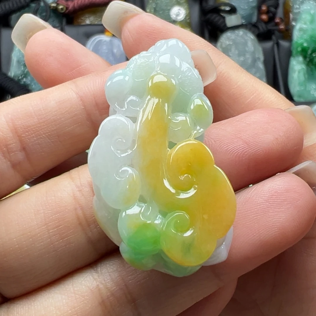 翡翠未镶嵌颈饰貔貅