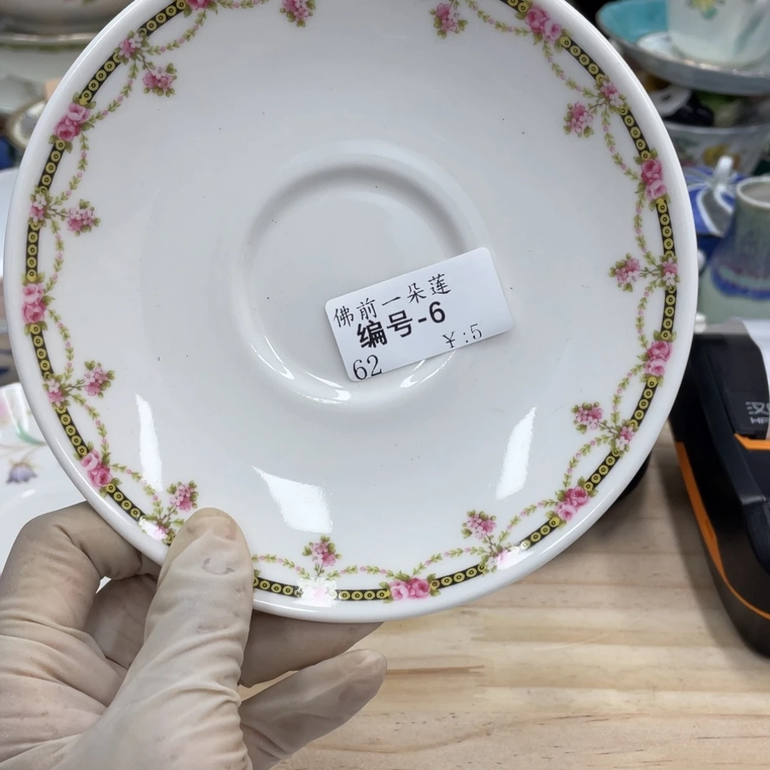 鹿屋家的美丽瓷器佛***莲