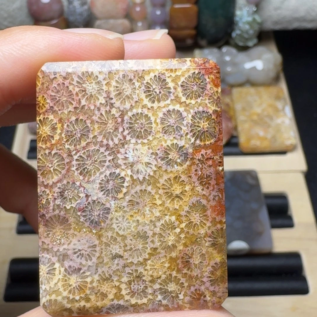 硅化玉未镶嵌复古满花，可盘