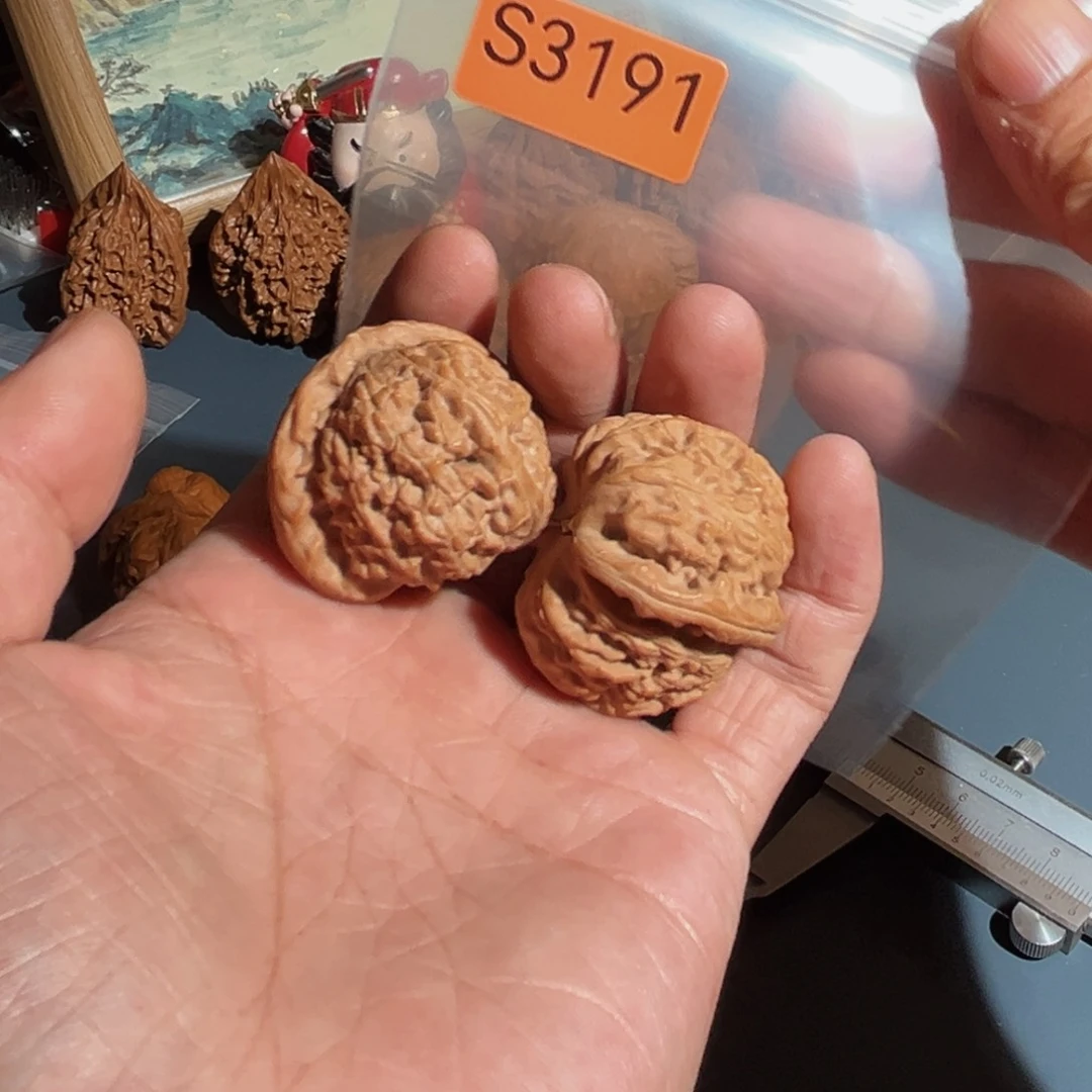 懋***文玩核桃把件白狮子