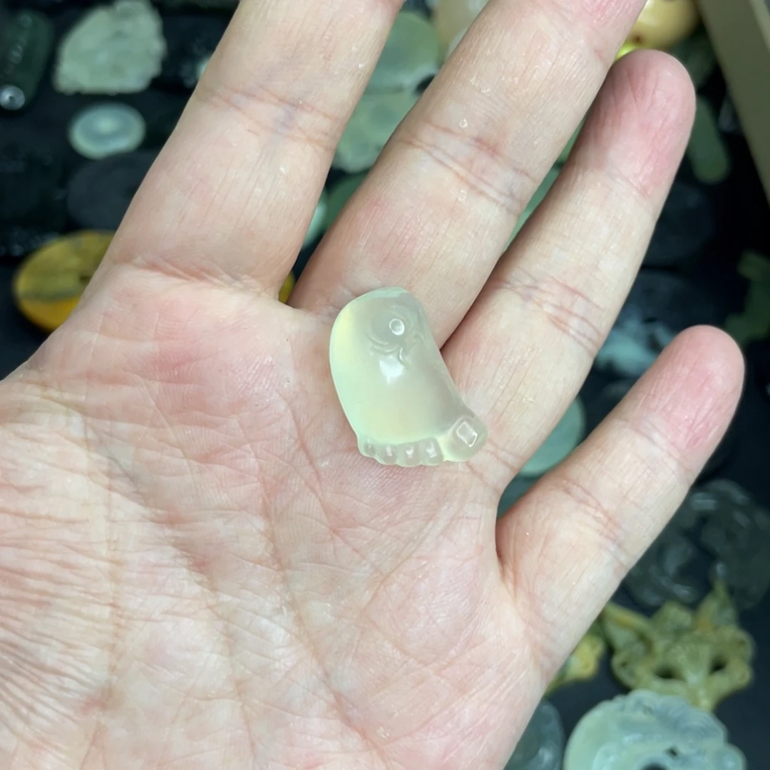 岫玉未镶嵌颈饰玉足