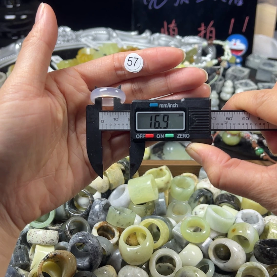 蛇纹石玉未镶嵌戒指