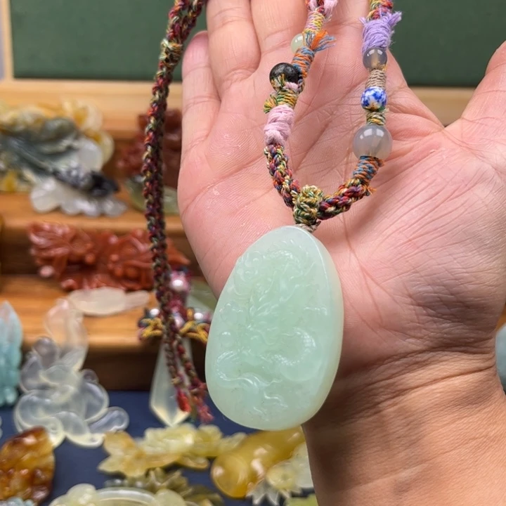 蛇纹石玉合金吊坠