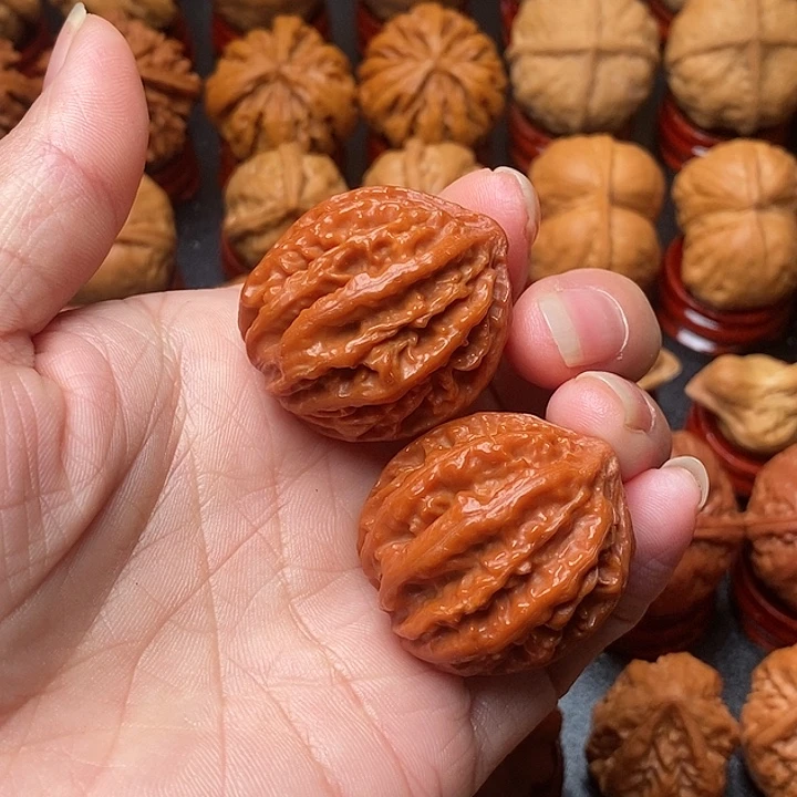 文玩核桃吊坠九龙筋