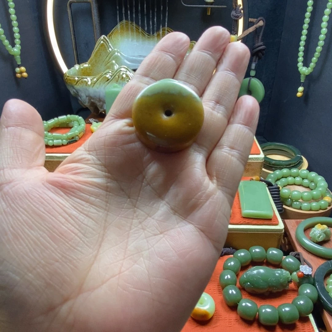 岫岩河磨玉（透闪石质玉）吊坠未镶嵌