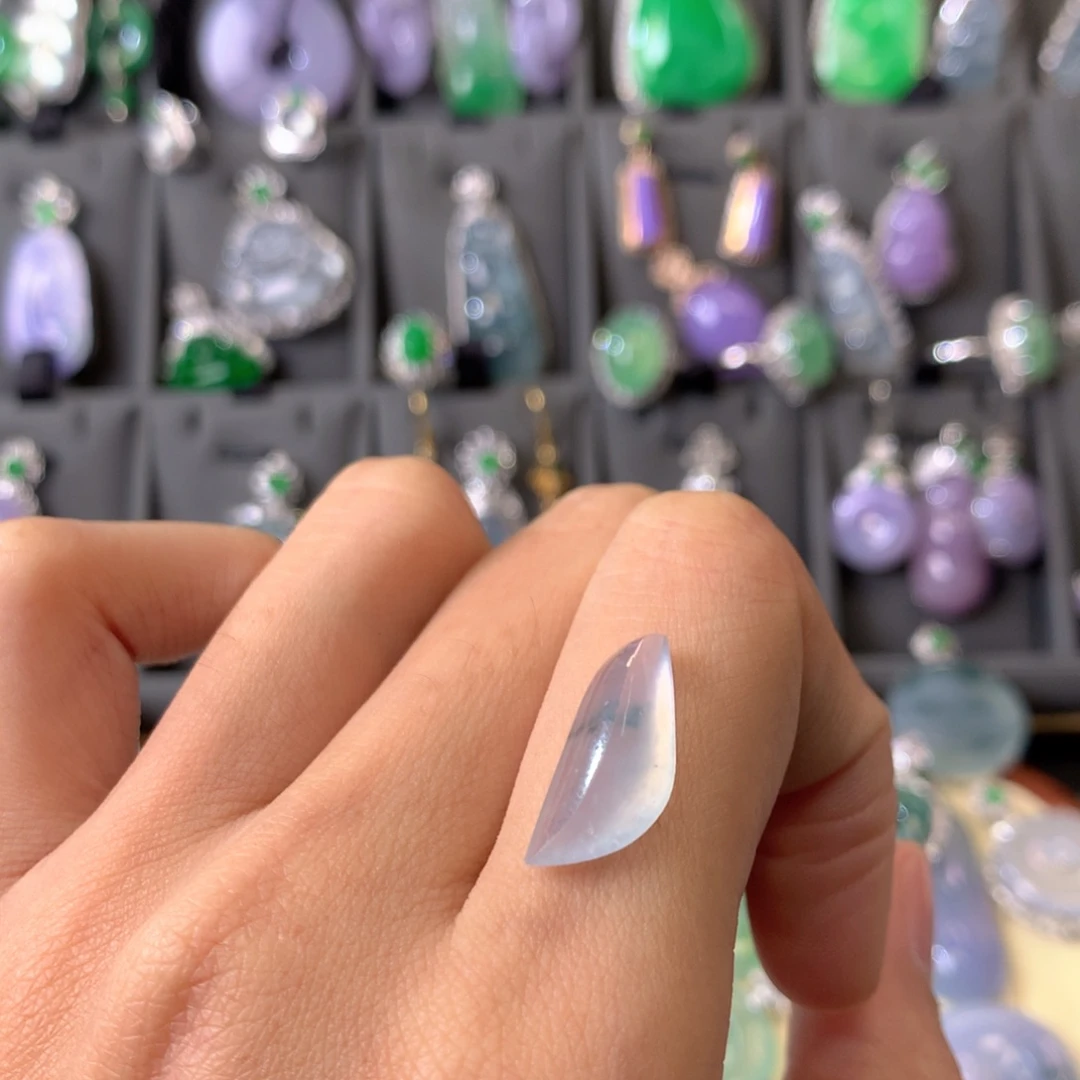 翡翠颈饰未镶嵌裸石