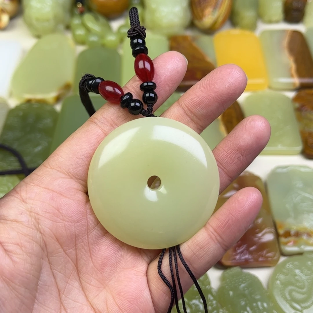 新疆昆仑山料平安扣