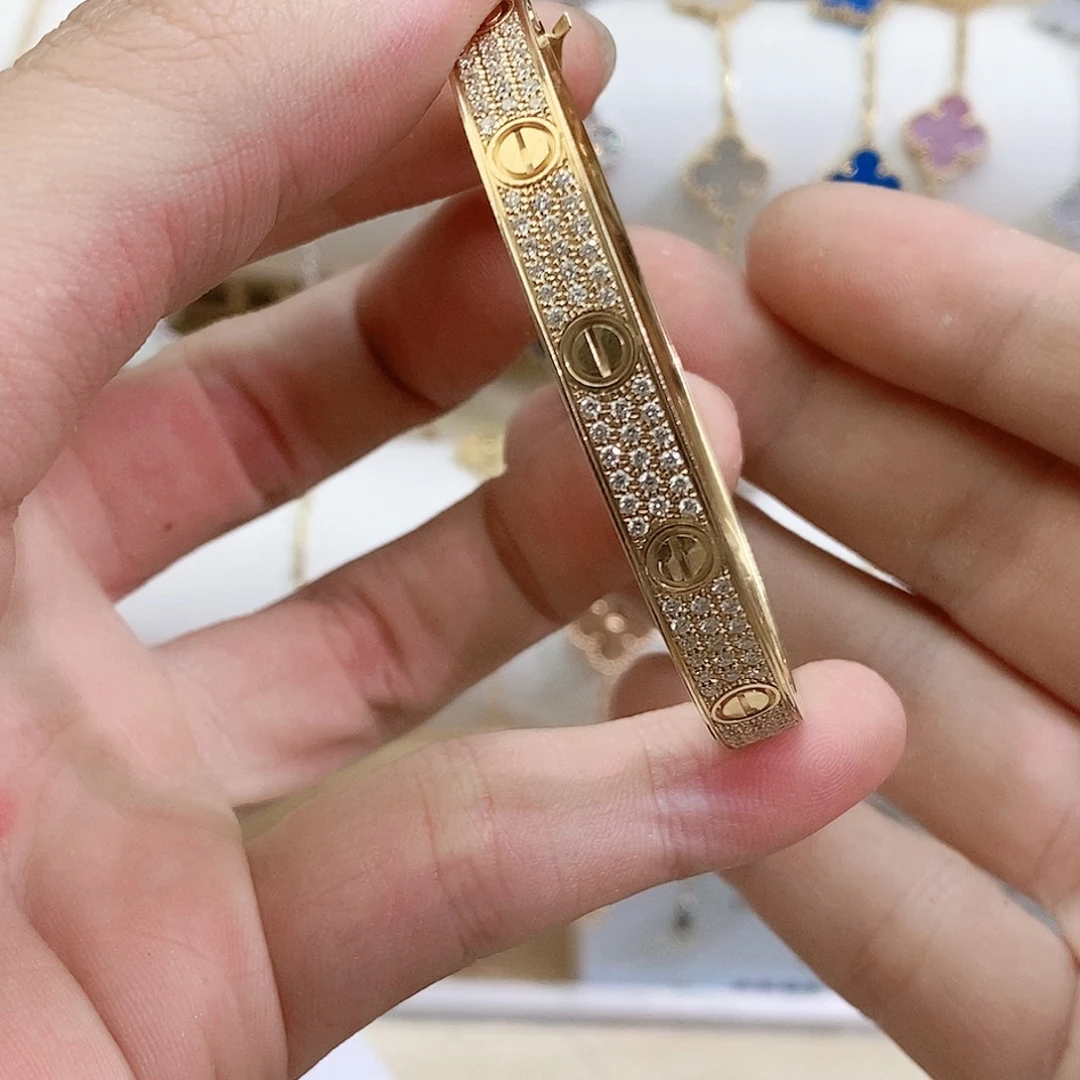 18K金镶嵌合成钻石K黄