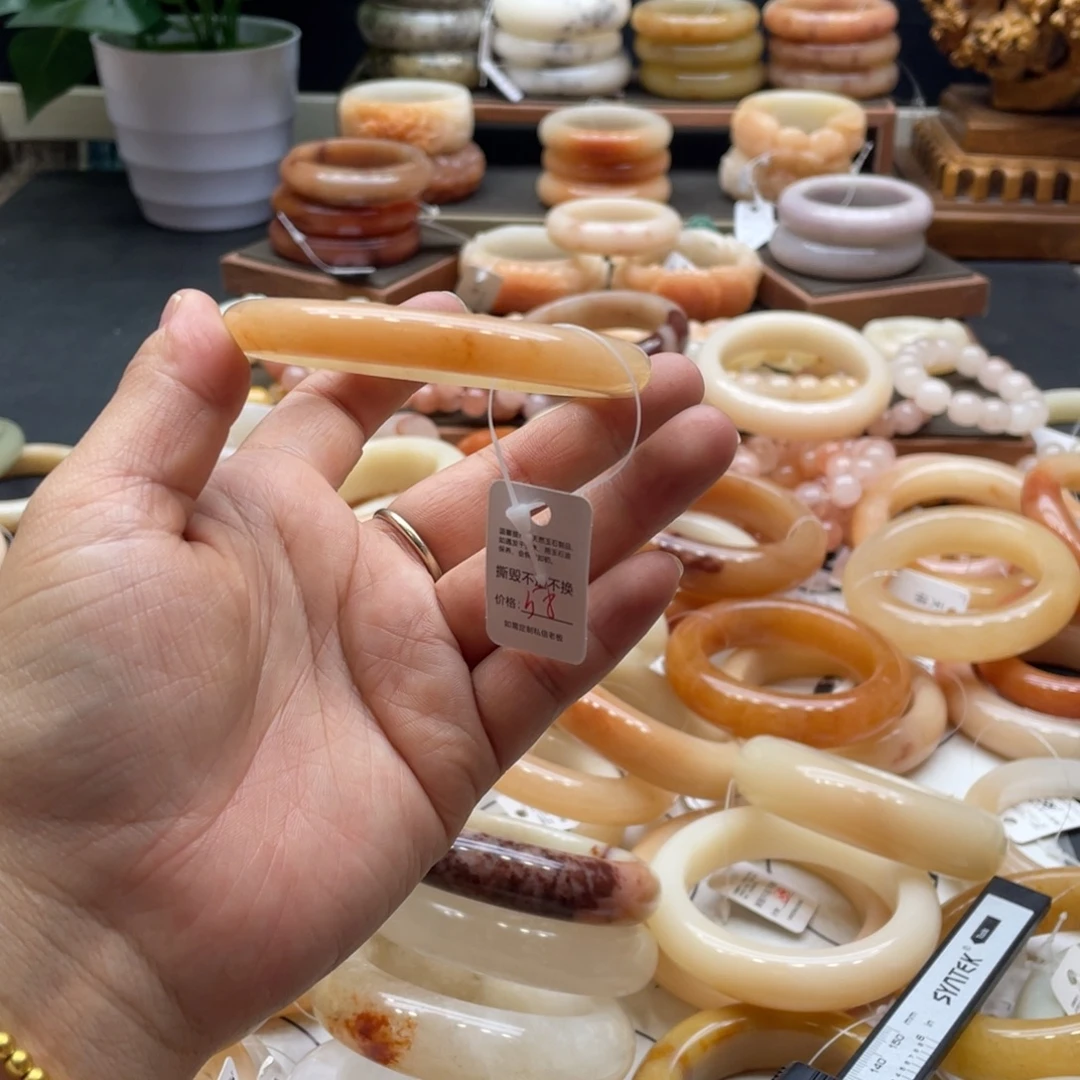 萱***轩石英岩玉未镶嵌手镯