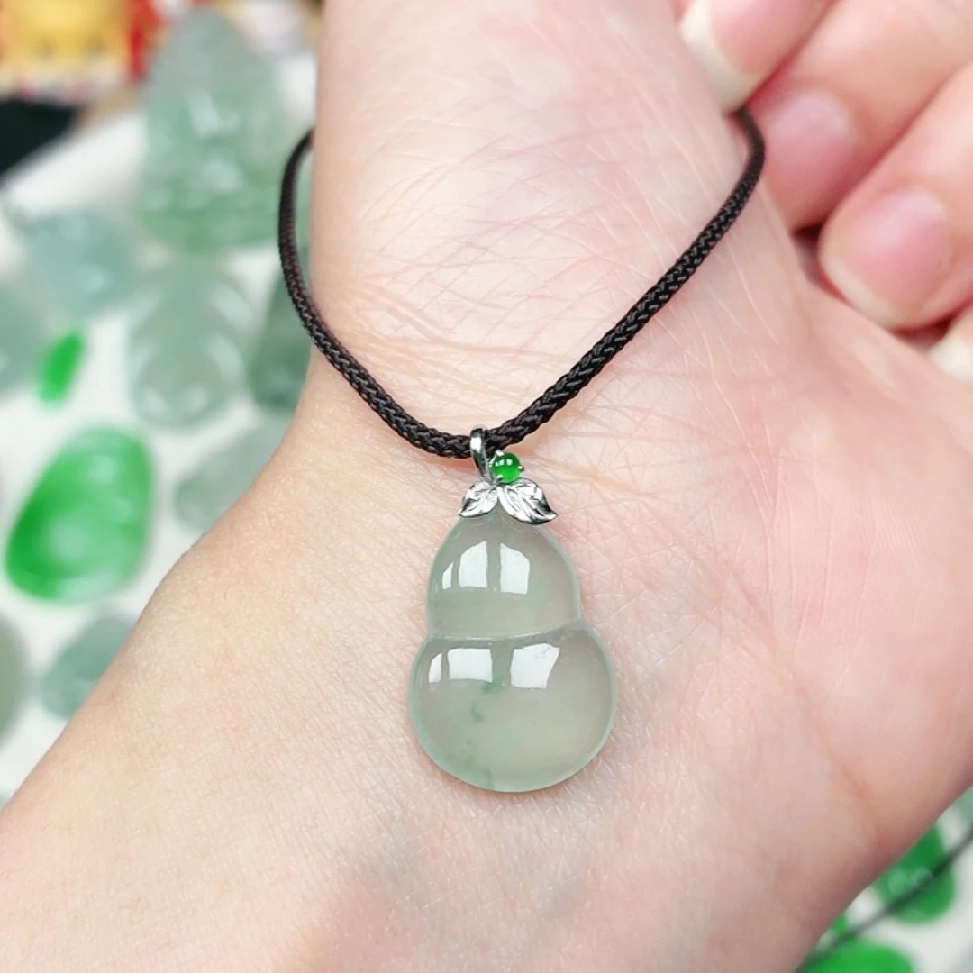 翡翠18K金镶嵌颈饰缅甸天然A货翡翠