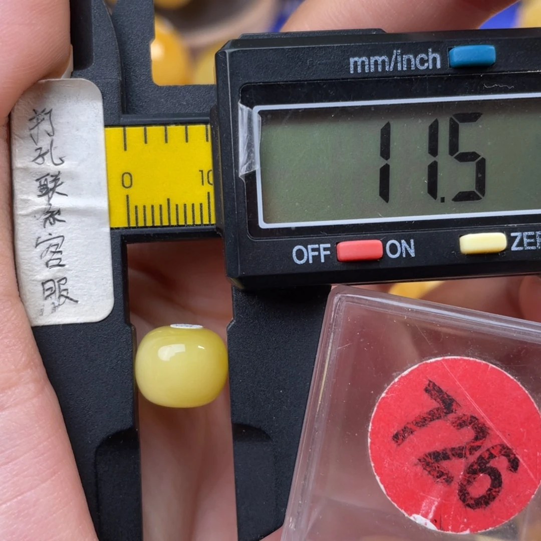 蜜蜡未镶嵌珠宝奇石