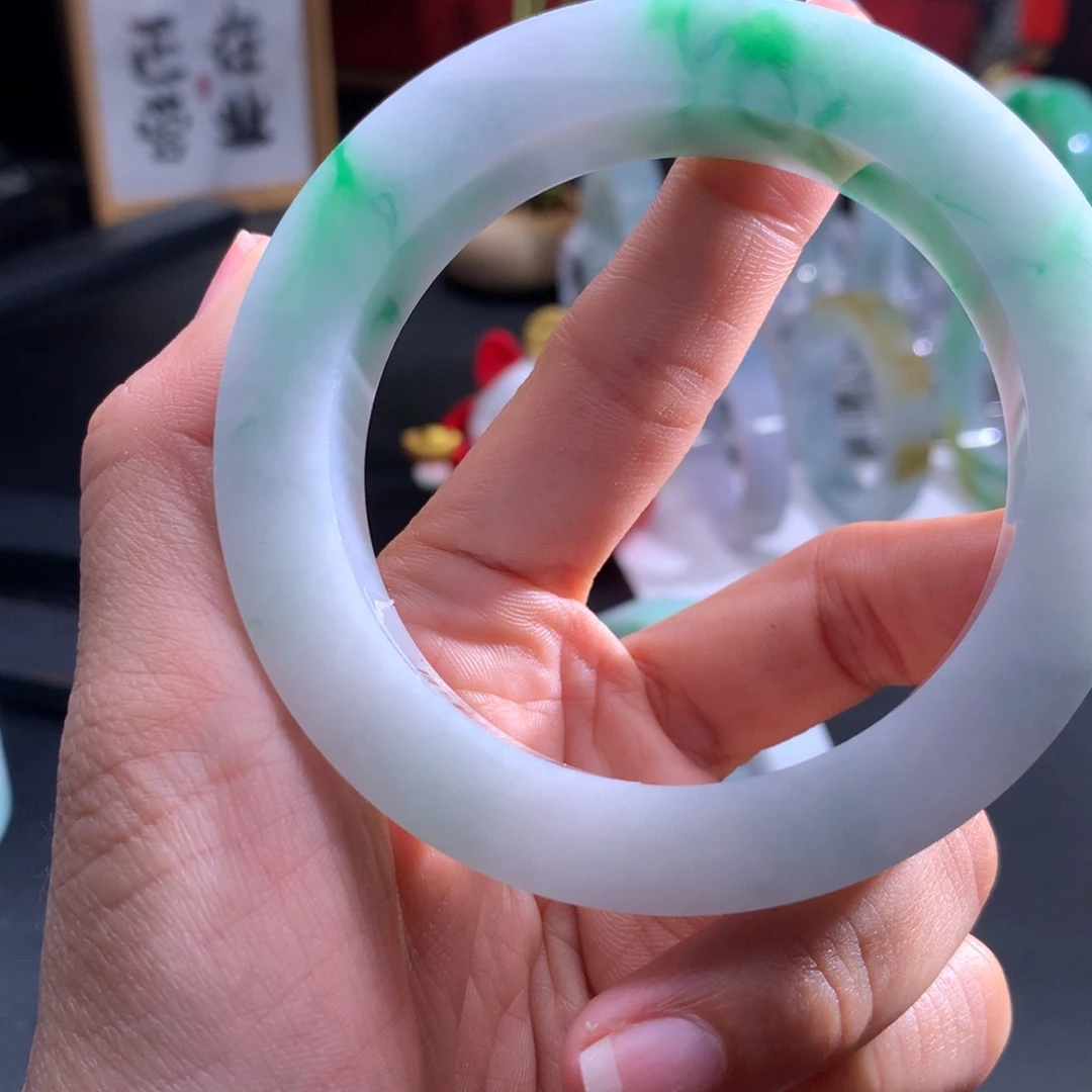 定制翡翠未镶嵌翡翠手镯