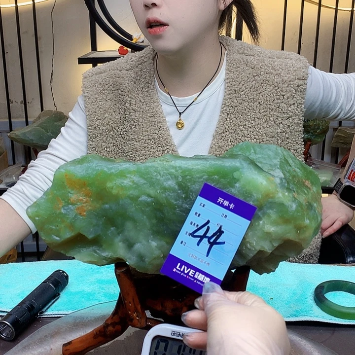 大***模蛇纹石玉未镶嵌原石