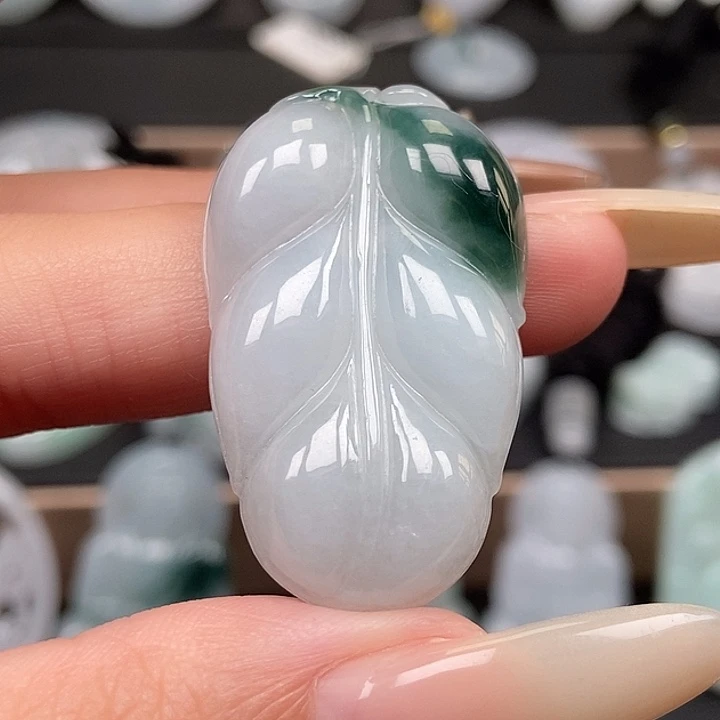 翡翠未镶嵌颈饰叶子