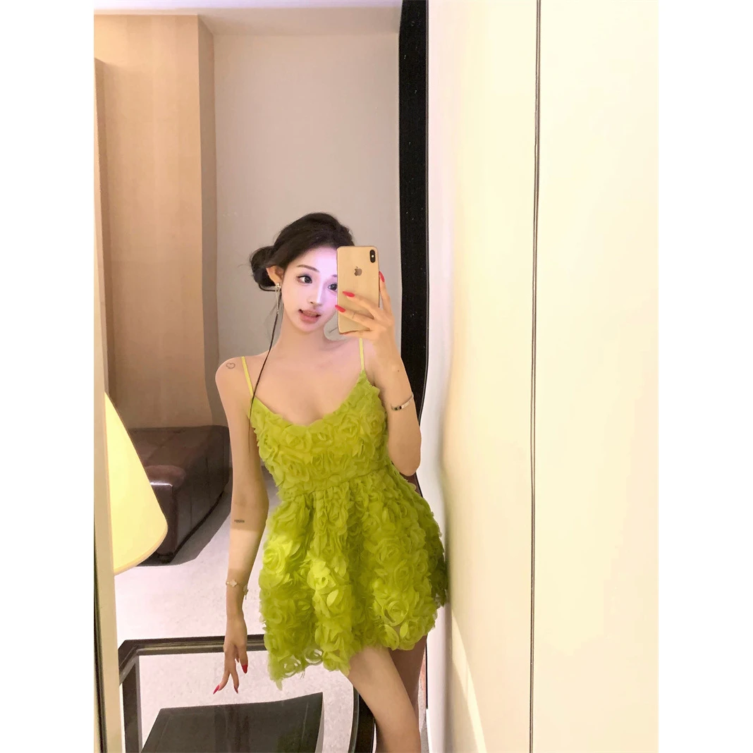 纯欲甜辣妹立体花朵吊带背心夏季新款时尚宽松设计感独特别致上衣