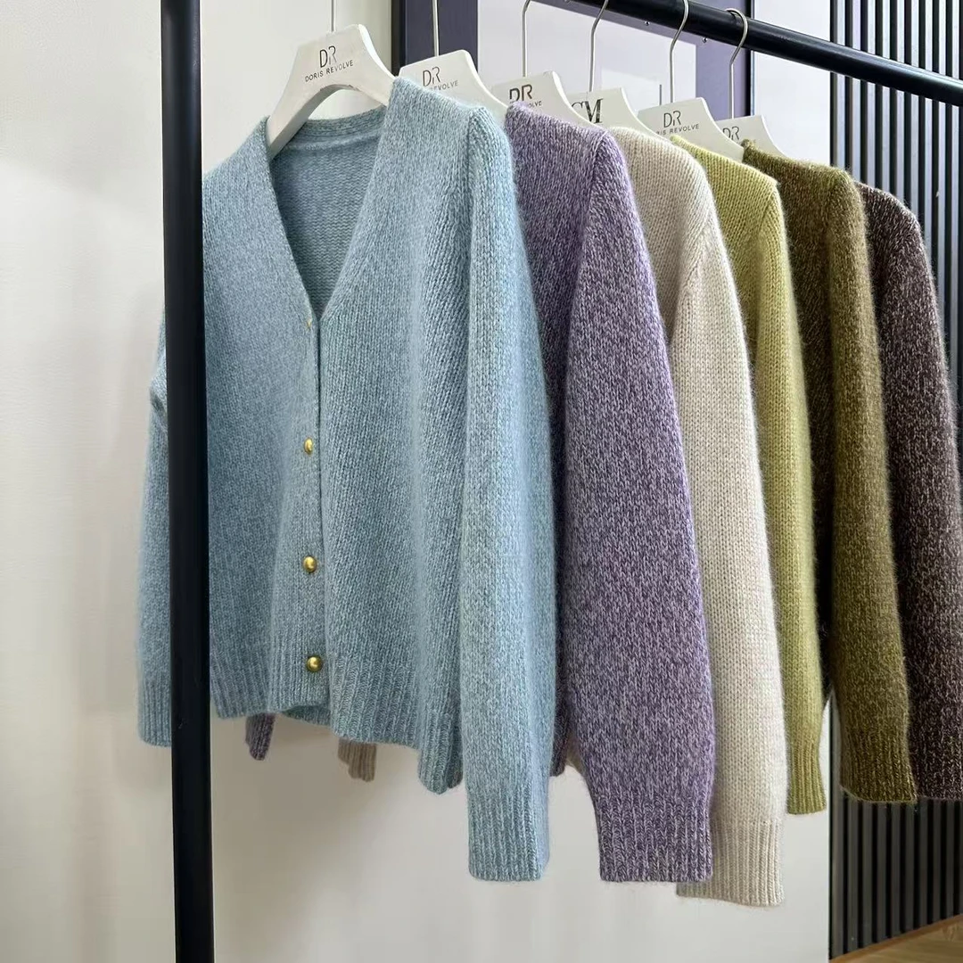 秋款韩系V领宽松型四粒扣针织开衫Y311