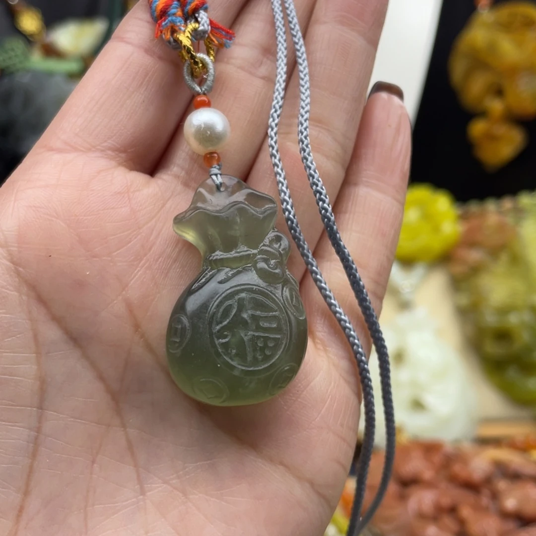 未镶嵌蛇纹石玉颈饰