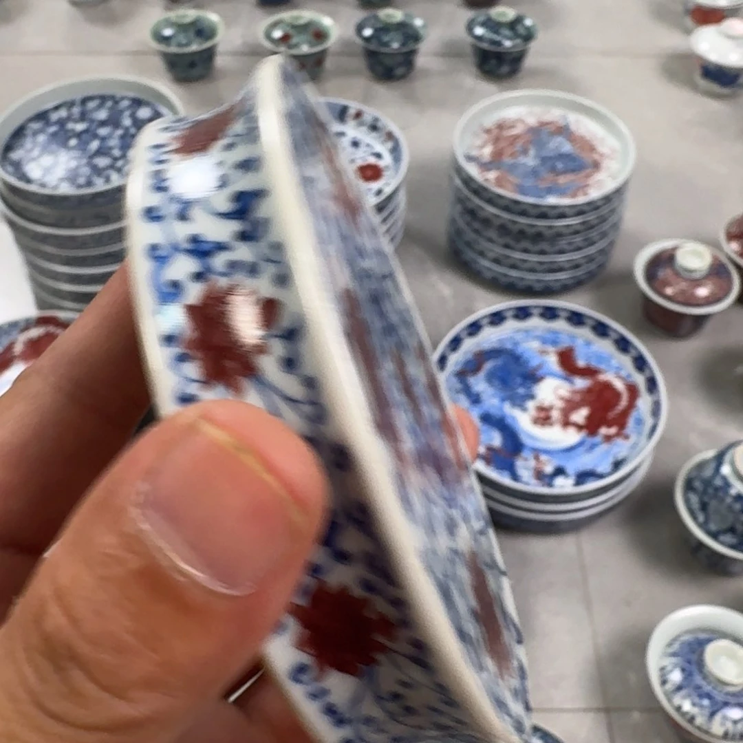 杯釉里红缠枝莲盖置