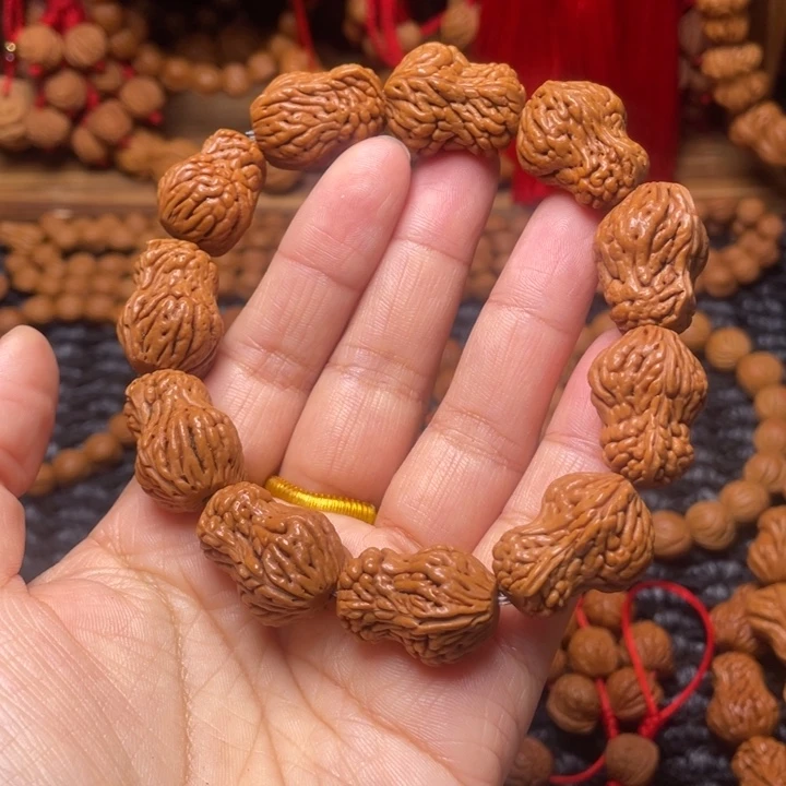 木质类龙纹桃枭挂件