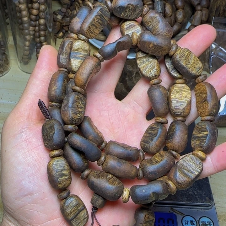 木J***y绿奇楠天然瘤疤多圈50克