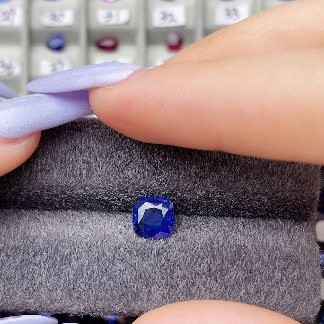蓝宝石裸石未镶嵌皇家蓝浓郁2.06ct/0488