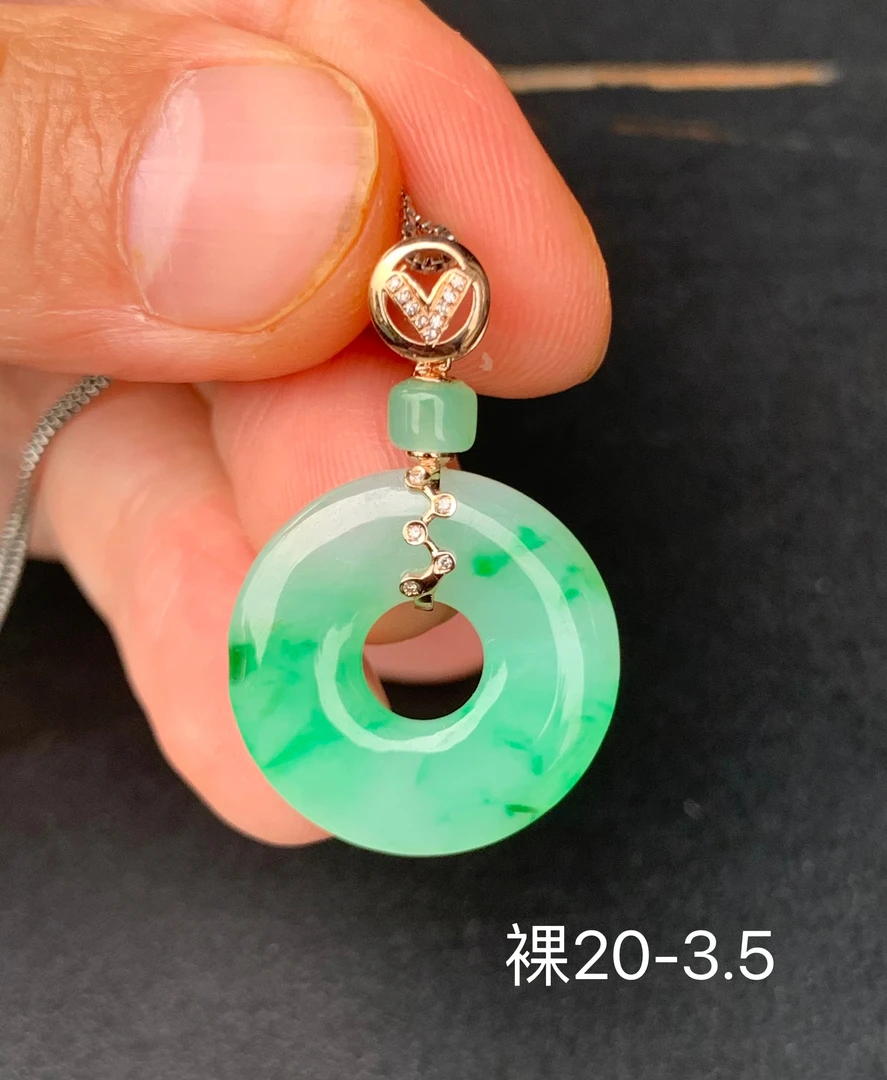 冰飘绿翡翠平安扣吊坠