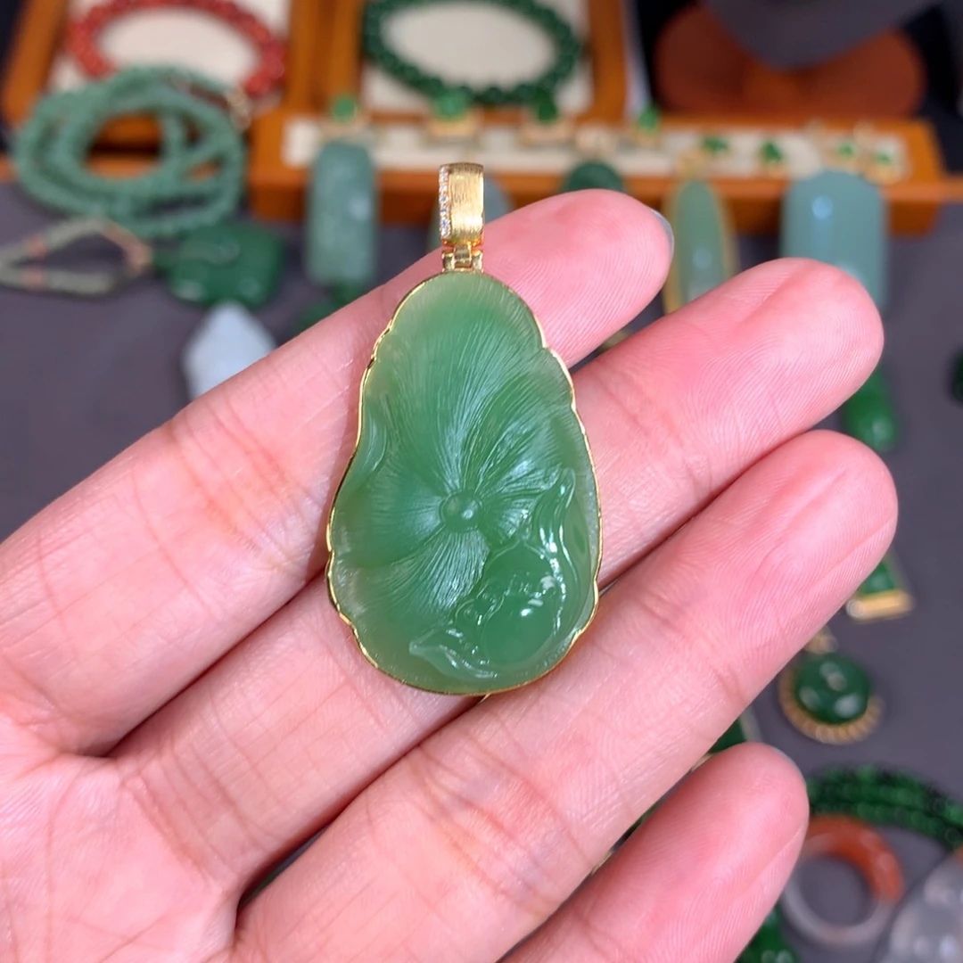 和田玉18K金镶嵌颈饰