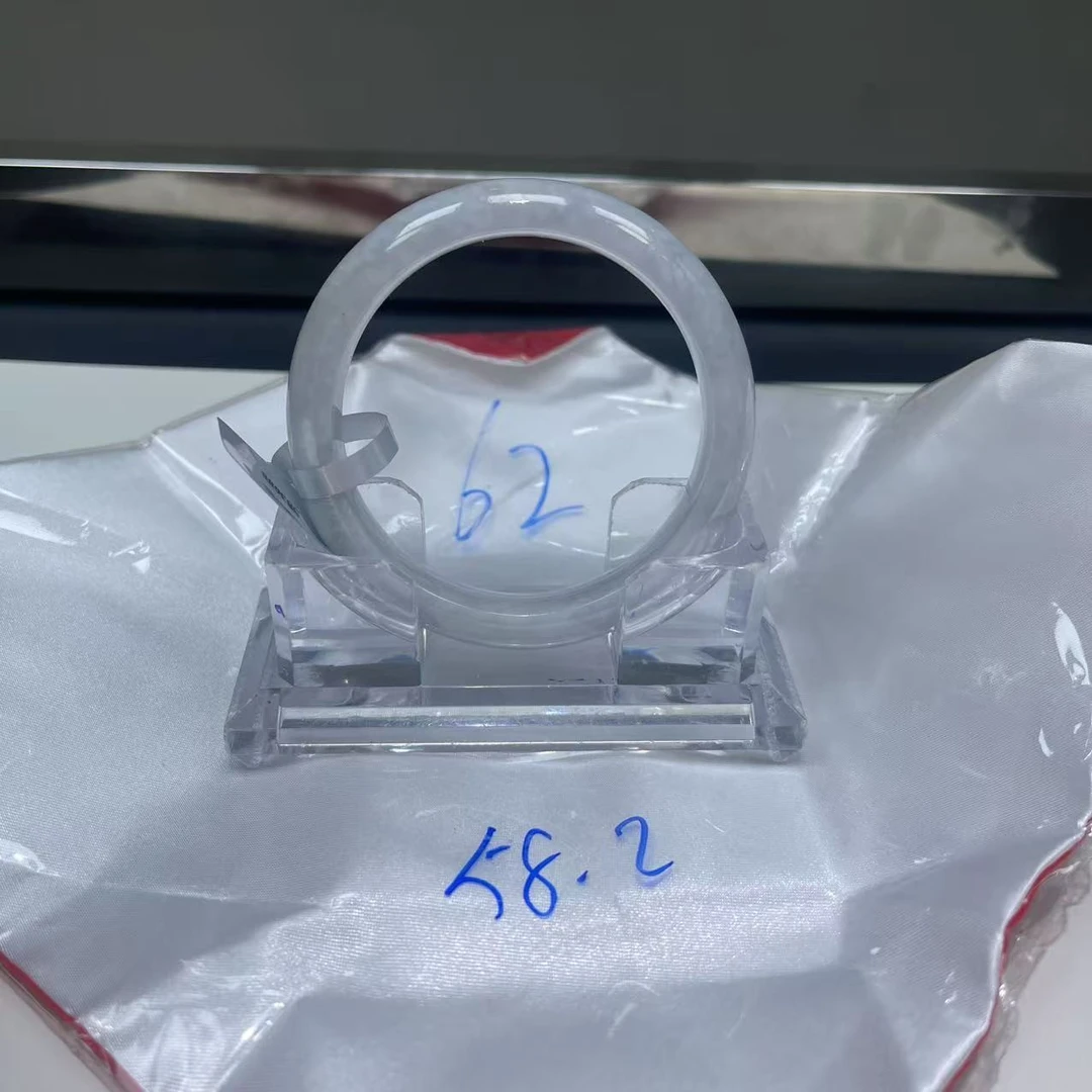 毛货手镯需精细抛光/62