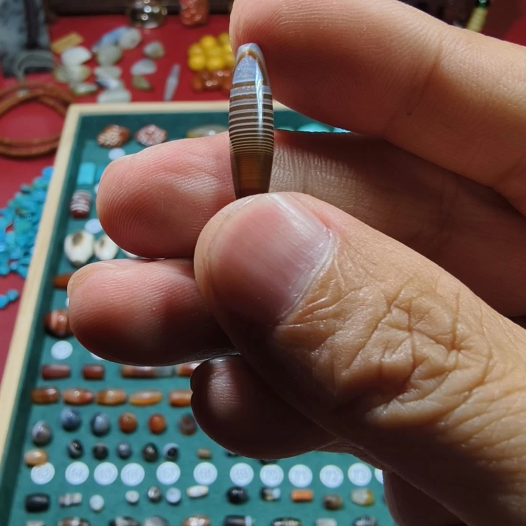 新***栋玛瑙/玉髓未镶嵌珠子天然原矿玛瑙