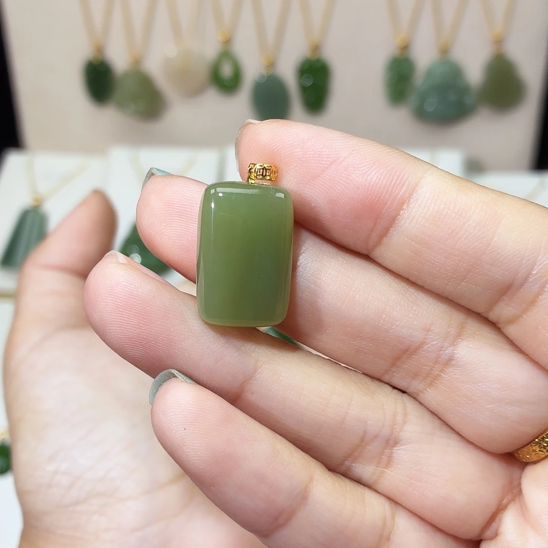 和***庄和田玉18K金镶嵌吊坠(赠链)