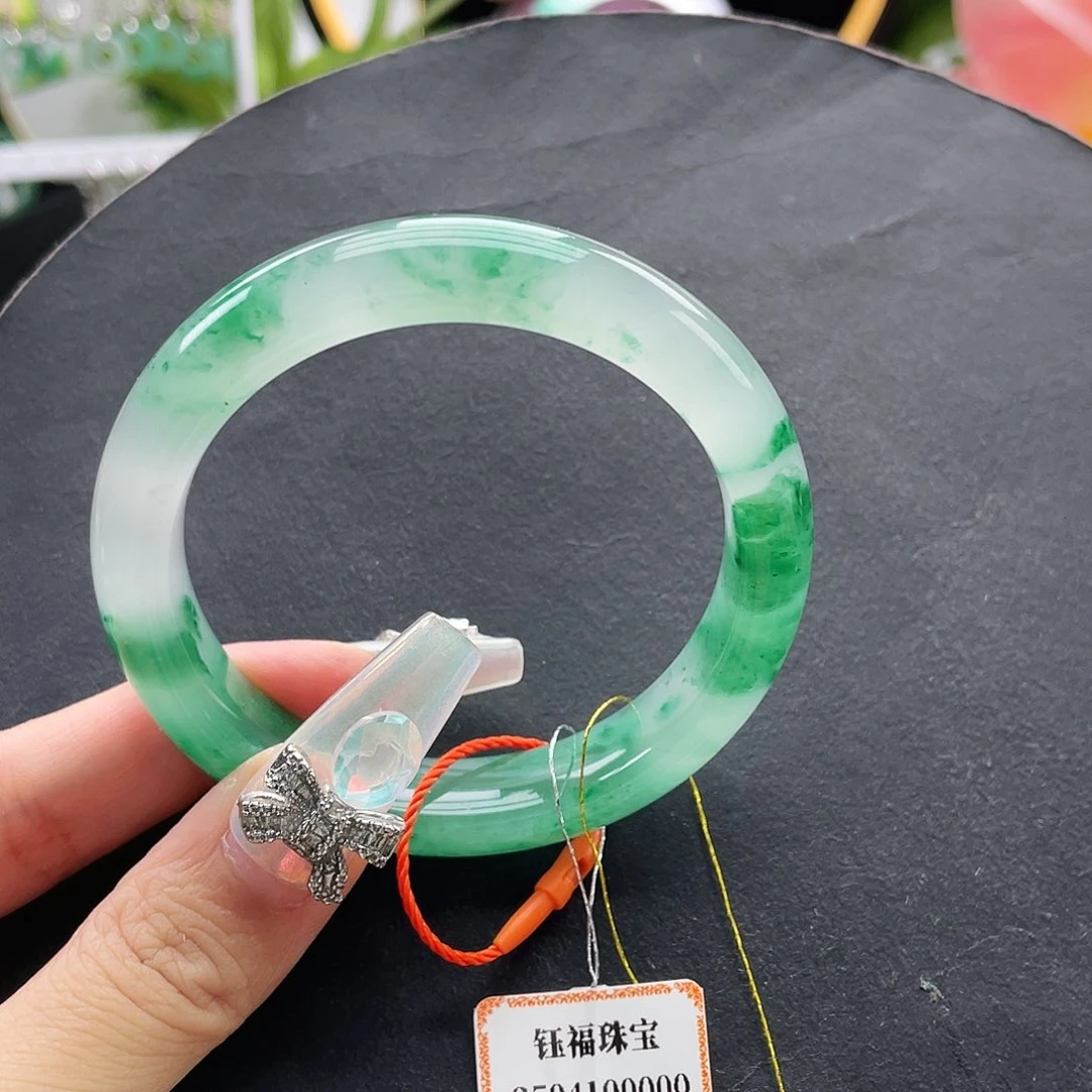 不****石英质玉手镯未镶嵌55.6