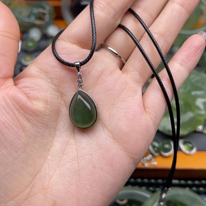 蛇纹石玉颈饰银S925镶嵌若*欣