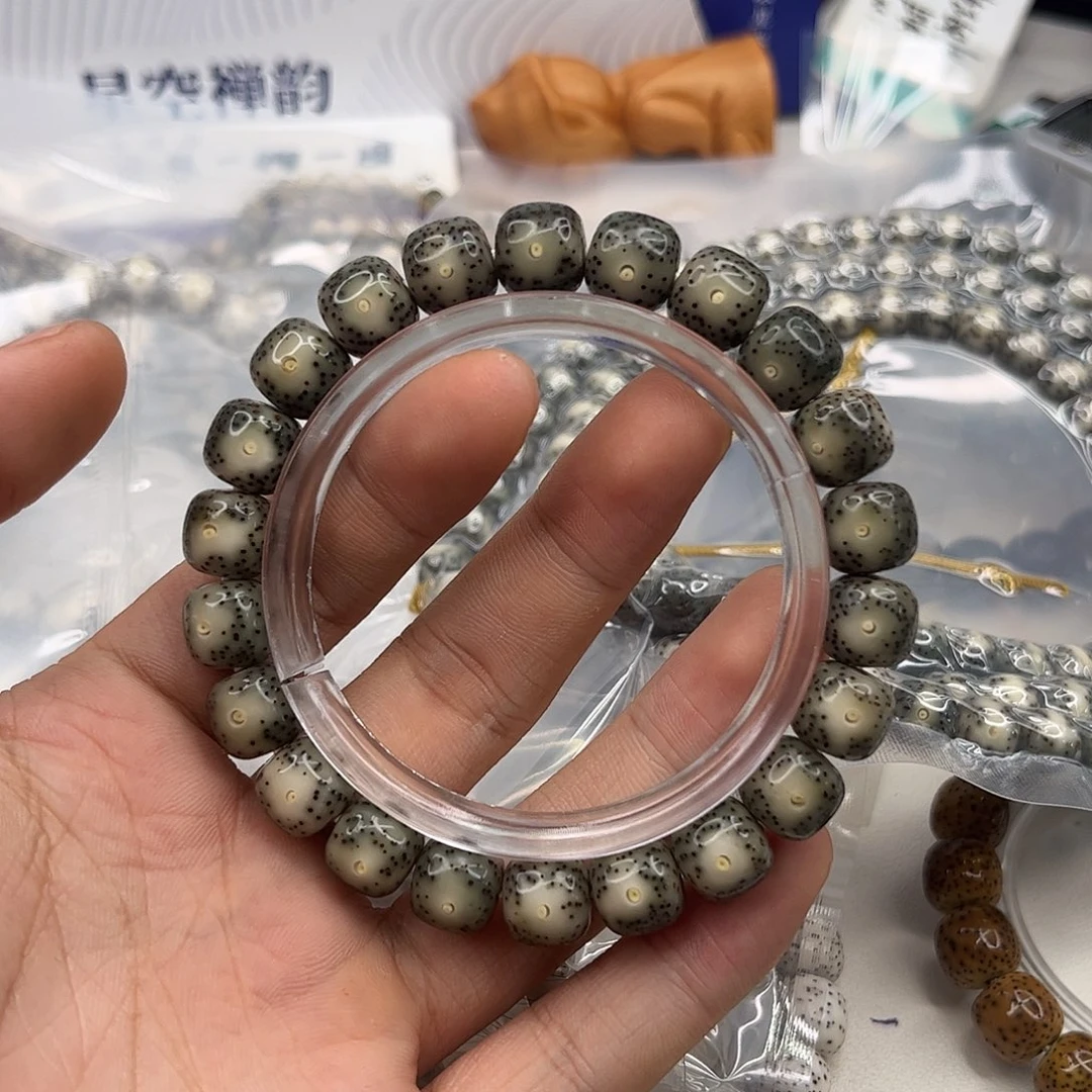 吊坠星月菩提m1。