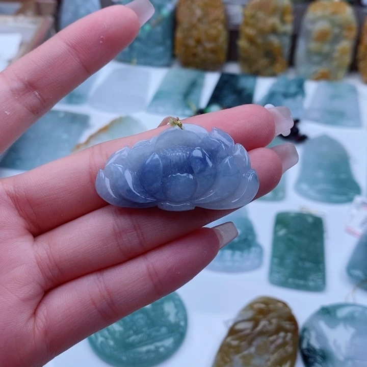翡翠未镶嵌颈饰翡翠莲花