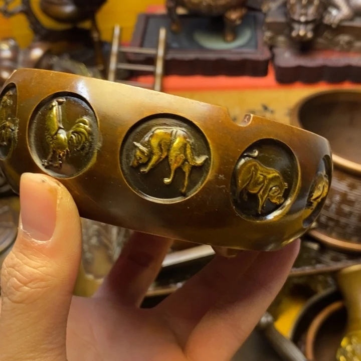 铜器摆件做工精良