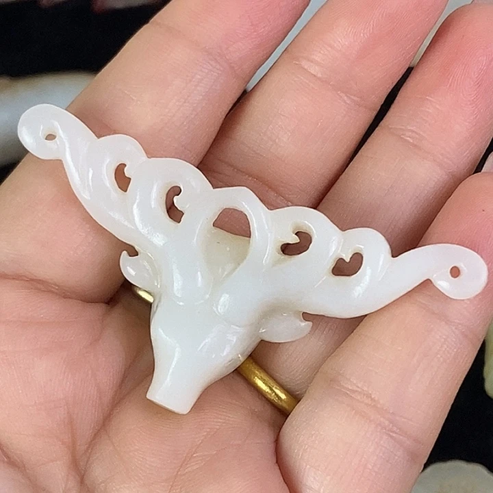 用***户和田玉未镶嵌挂件