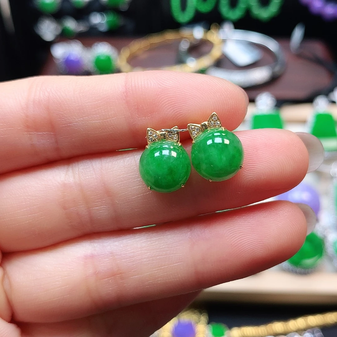 18K金镶嵌翡翠耳饰