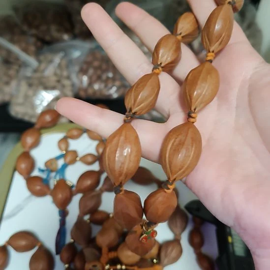 垚***光吊坠橄榄核18+尺寸四花手持