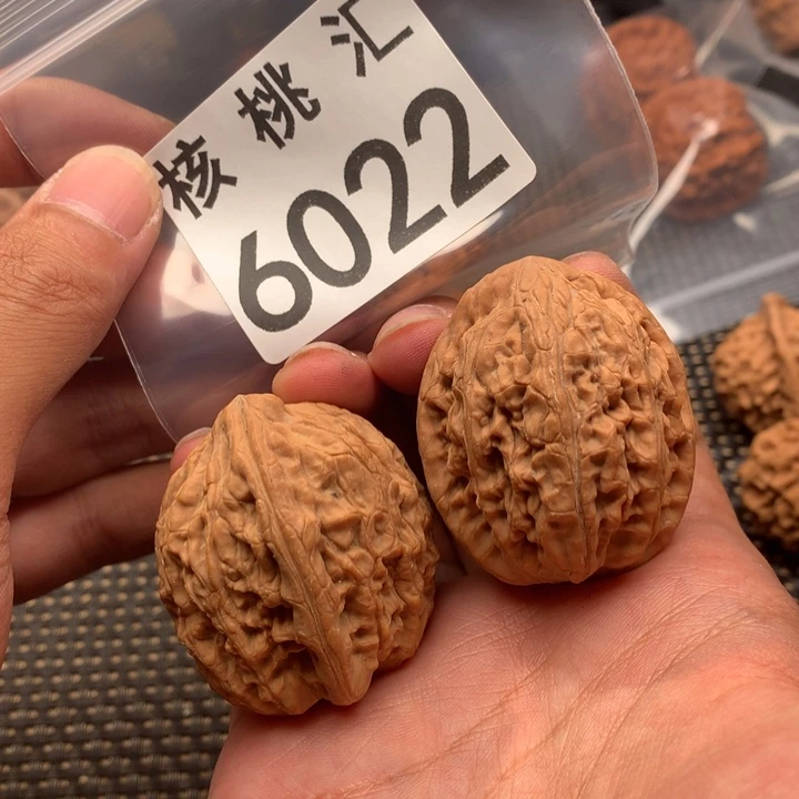 文玩核桃吊坠御尊