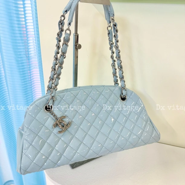 95新 Chanel/香奈儿 chanel 奶蓝色漆皮保龄球单肩包K