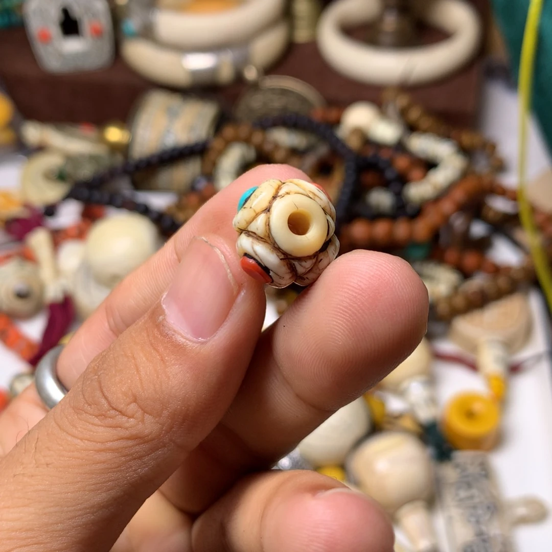 玻璃颈饰藏传小元素