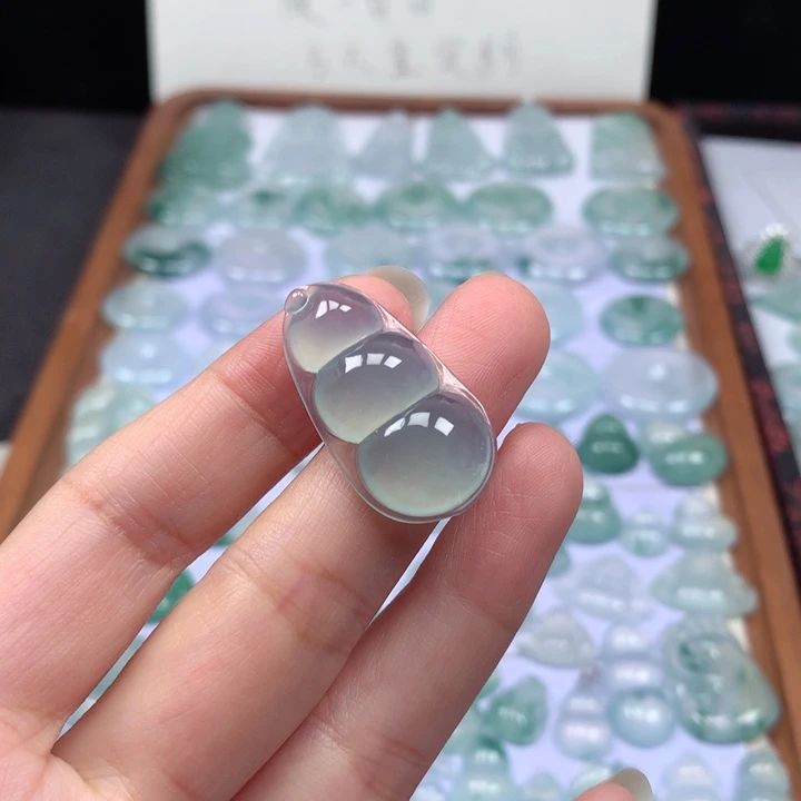 颈饰未镶嵌翡翠冰种福豆