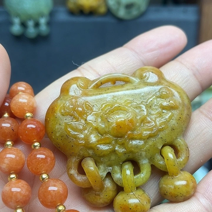 未镶嵌蛇纹石玉颈饰