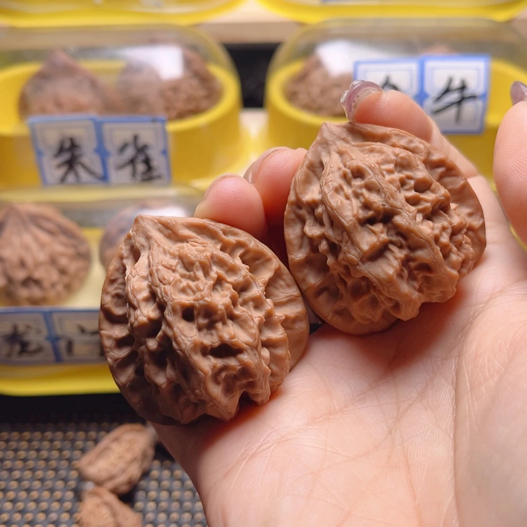 文玩核桃把件梨木台