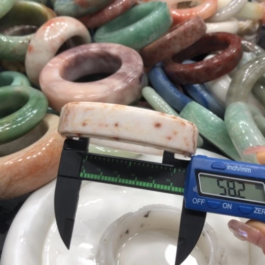 未镶嵌石英质玉珠宝半成品7