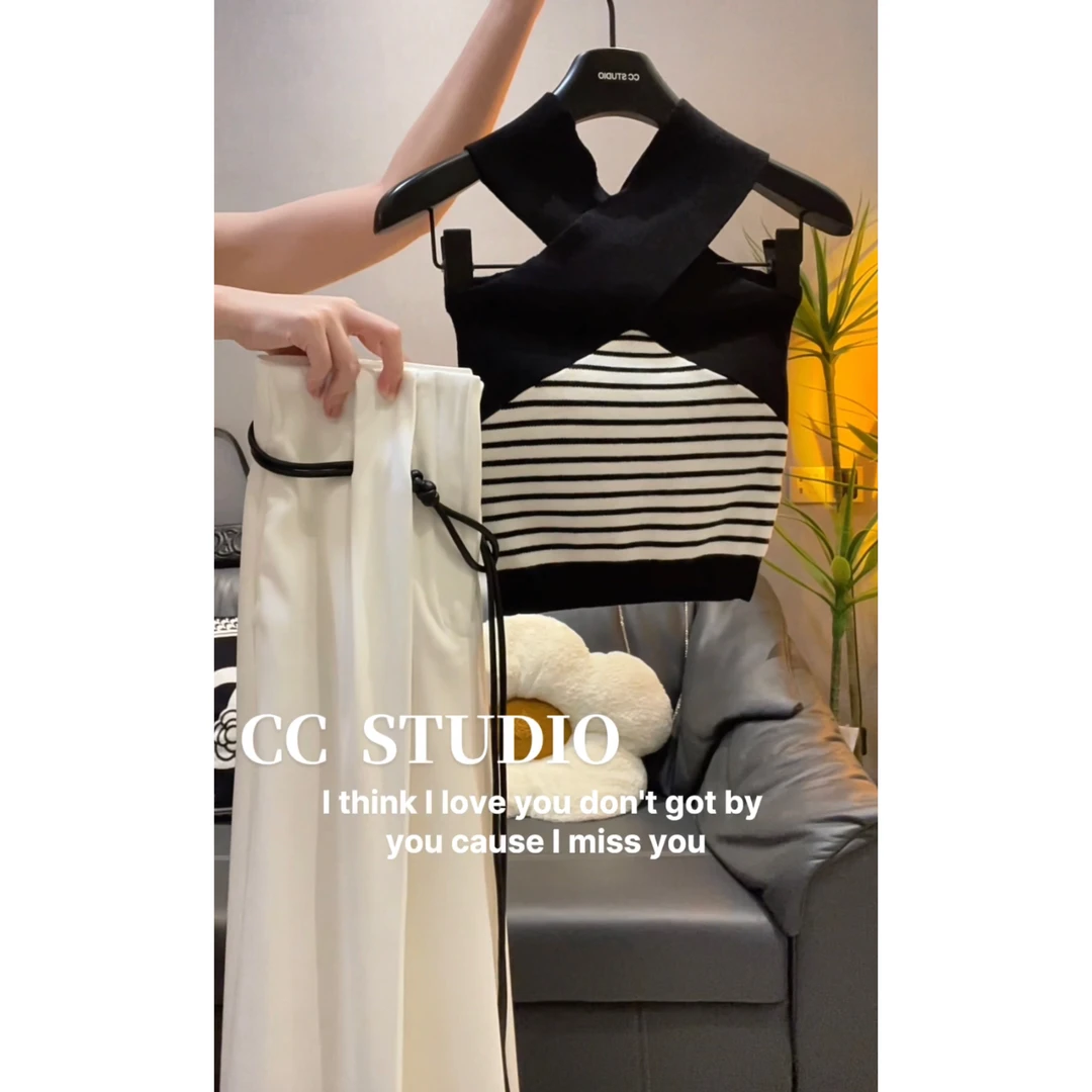 辣妹交叉挂脖网红吊带黑色一字肩胸垫修身短款露肩个性毛背心