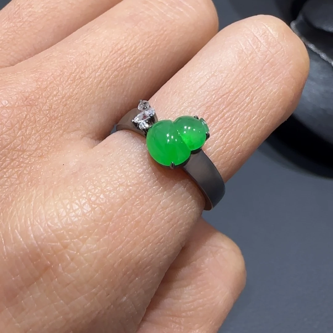 翡翠戒指18K金镶嵌葫芦