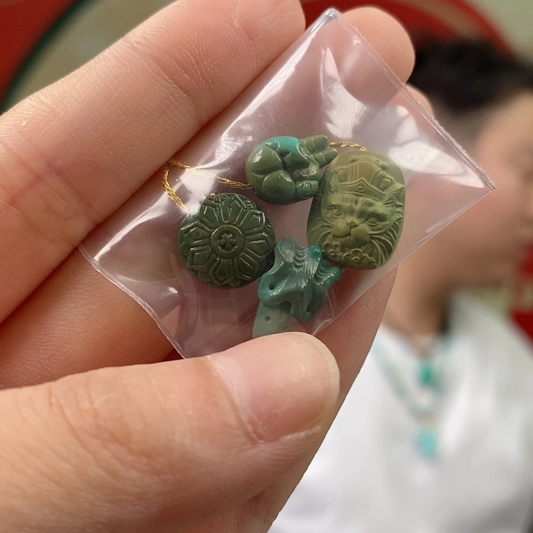 绿松石未镶嵌珠宝奇石