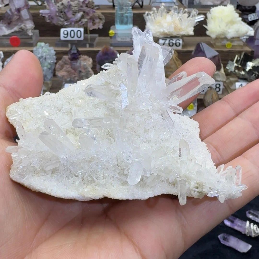 未镶嵌水晶珠宝半成品印度喜马拉雅山脉的利姆利亚水晶