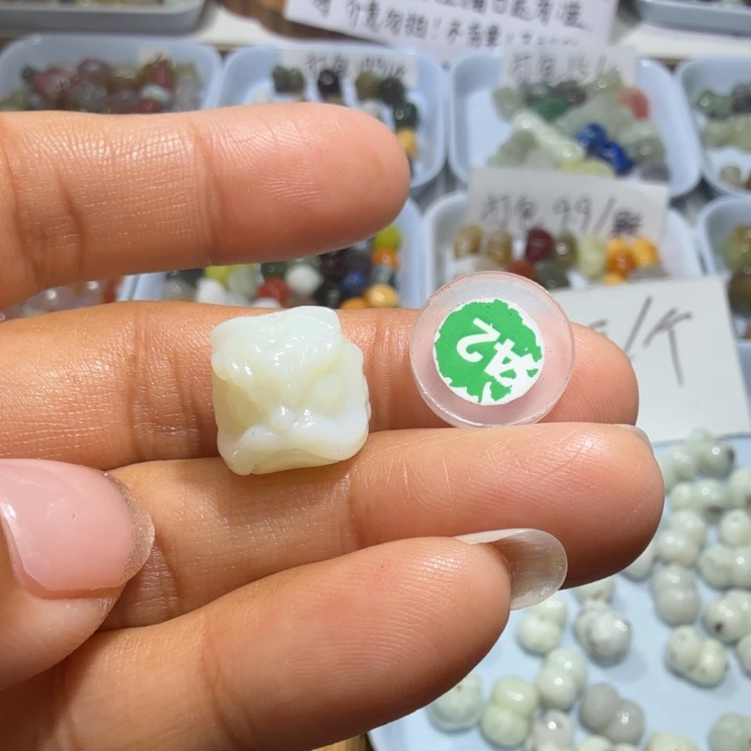 和田玉未镶嵌珠宝奇石